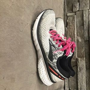 Brooks ghost 11 women’s running shoe size 6